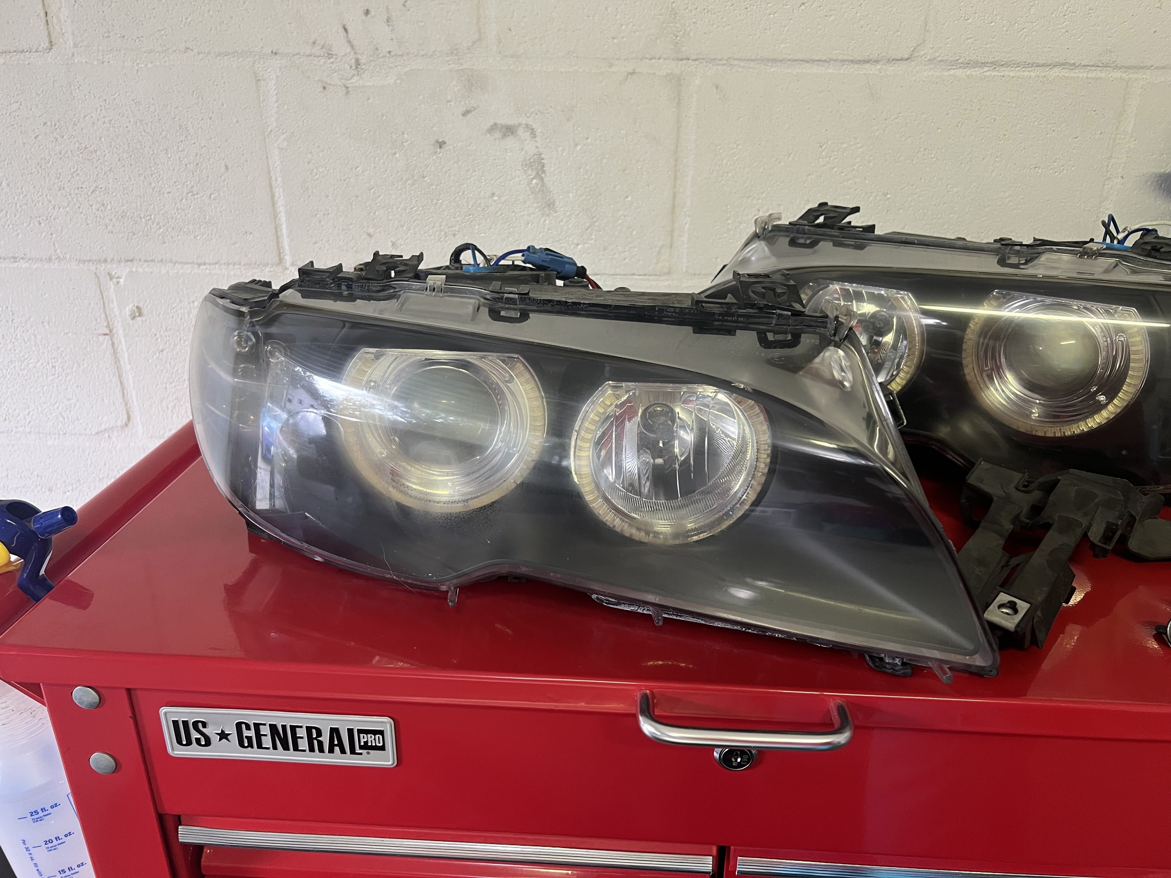 Facelift Coupe Xenon Headlight Pair w/ Angel Eyes, Bulbs, Ballasts, and Brackets (w/ screws)